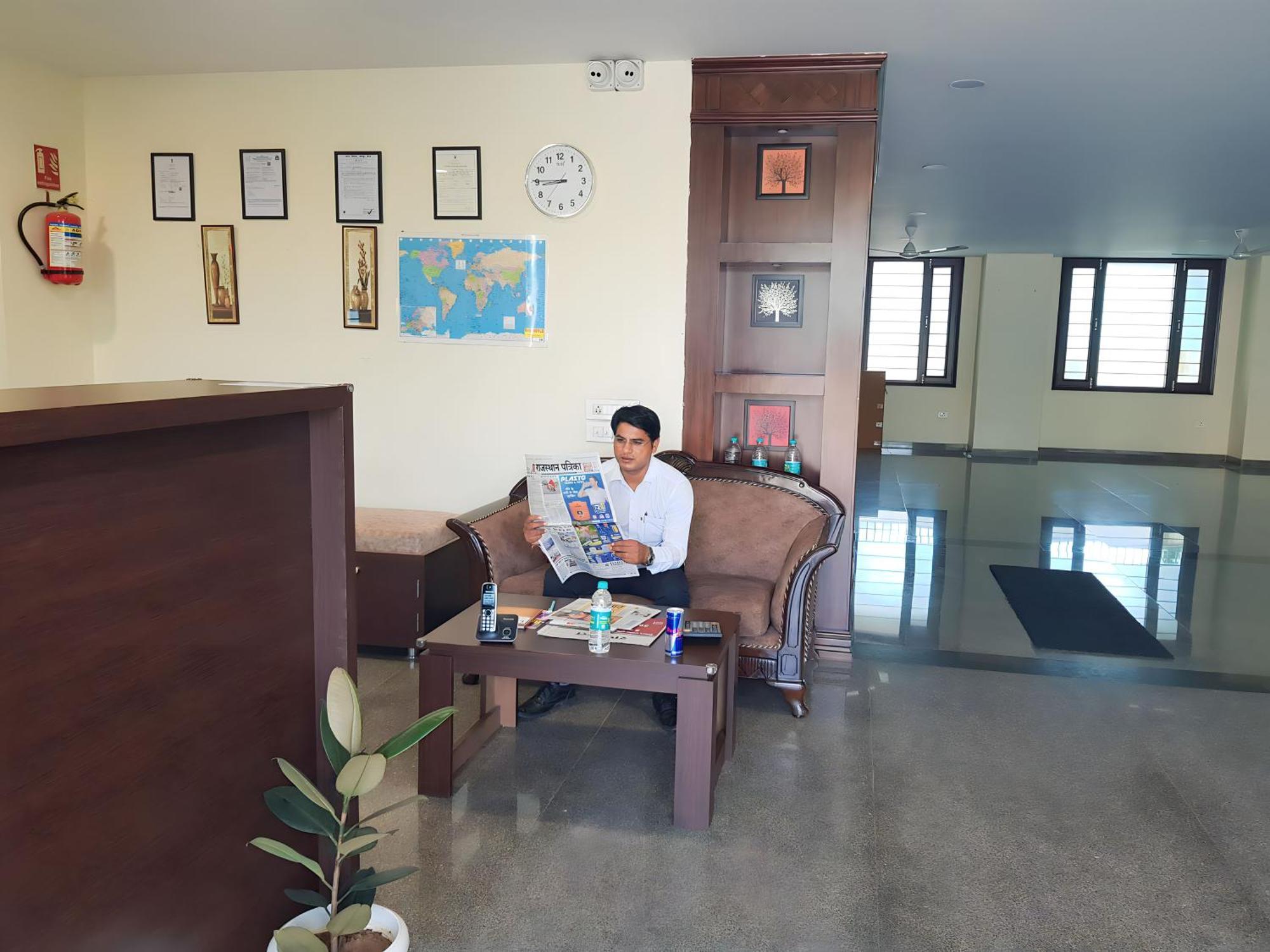 Отель Sheerha Royal Residency-Near Jaipur Airport Экстерьер фото